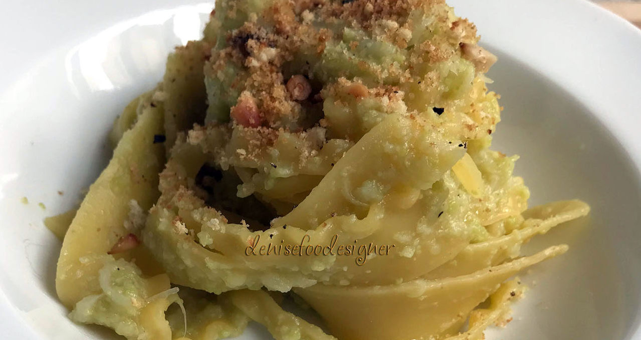 REGINETTE WITH A CAULIFLOWER CREAM AND FLAWORED BREAD CRUMBS