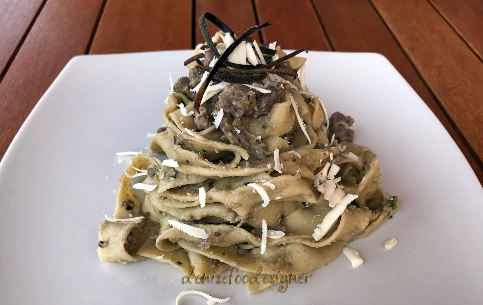 PAPPARDELLE CON SUGO DI SALSICCIA, CREMA DI MELANZANE E RICOTTA SALATA ...