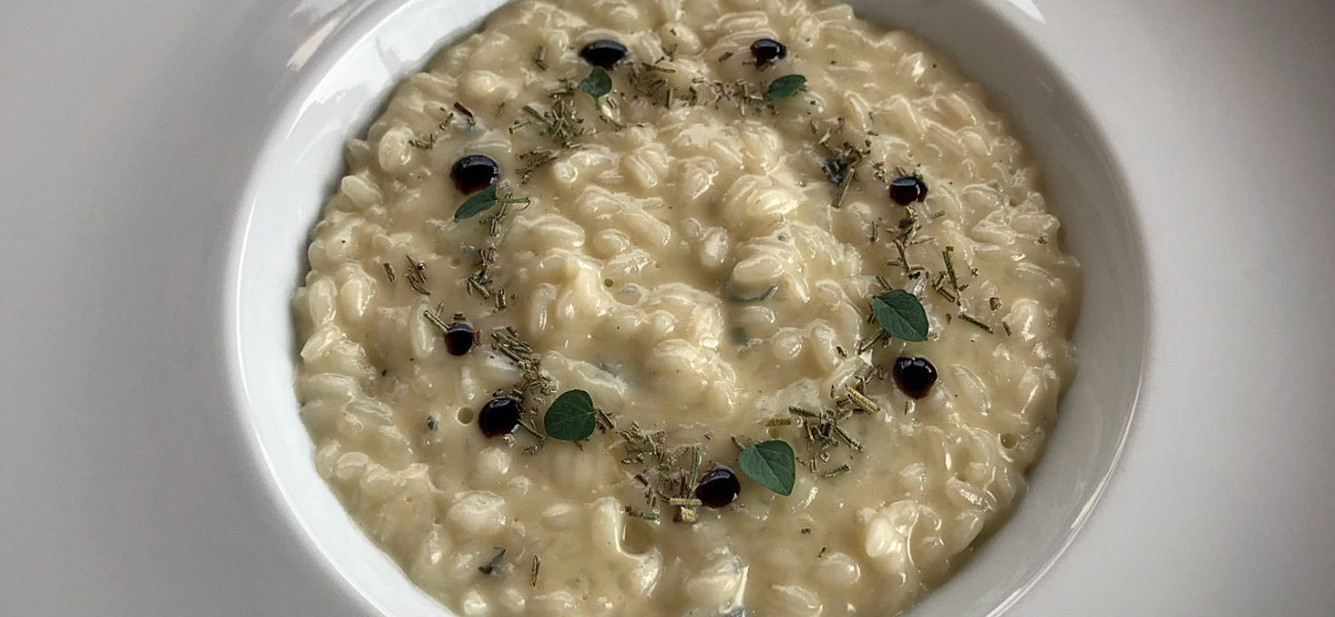 GORGONZOLA RISOTTO WITH AROMATIC HERBS AND BALSAMIC VINEGAR GLAZE